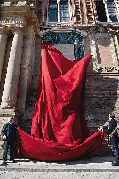 Cerimonia di collocazione della targa dedicata ai due bronzi di Giuseppe Romagnoli - Bologna